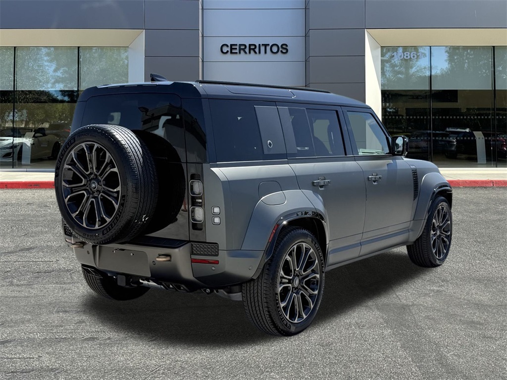 2025 Land Rover Defender 110 V8 photo 5