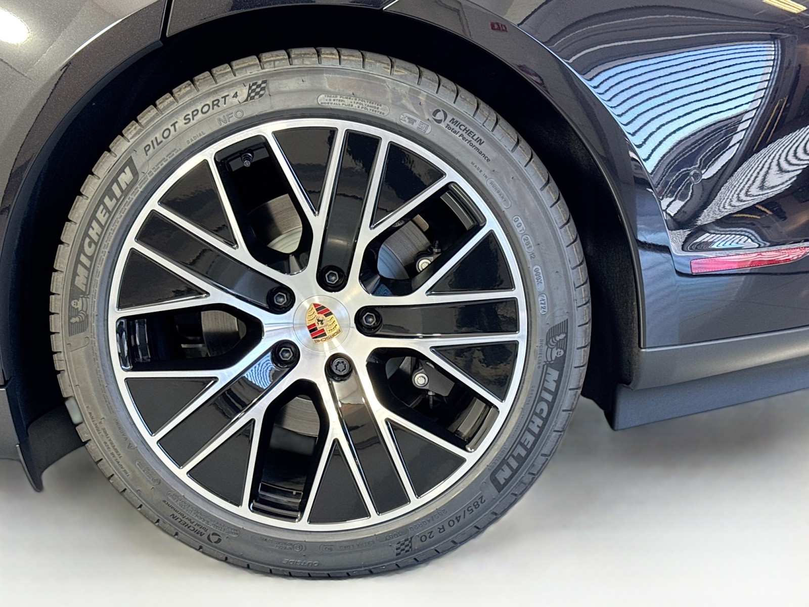 2025 Porsche Taycan 4 photo 22