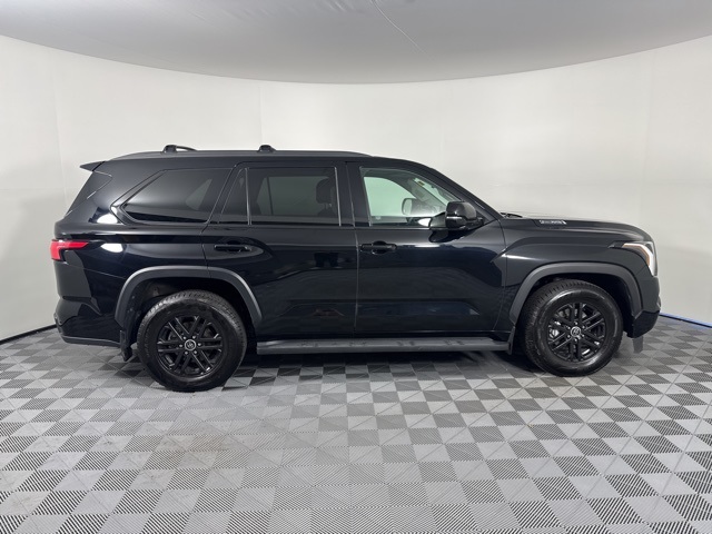 2023 Toyota Sequoia SR5 photo 7