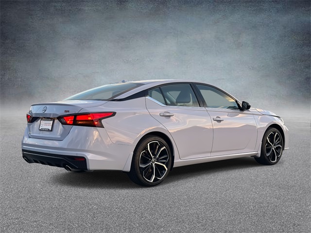 2025 Nissan Altima SR photo 2