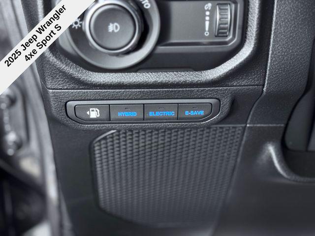 2025 Jeep Wrangler Sport S 4xe photo 36