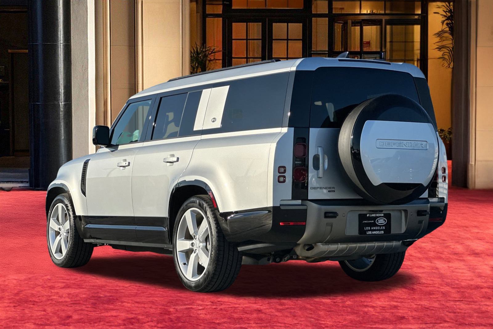 2023 Land Rover Defender X-Dynamic SE photo 3