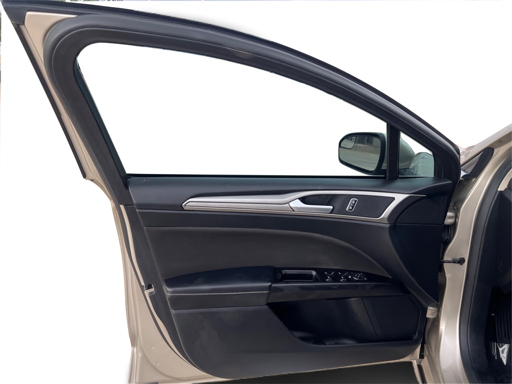 2017 Ford Fusion SE photo 16
