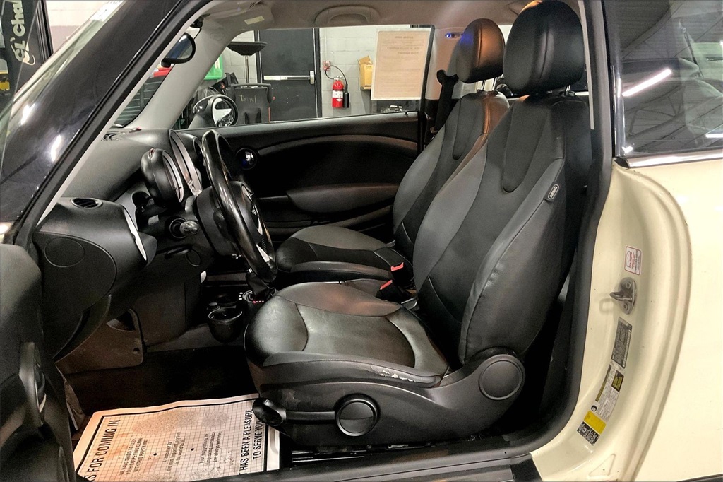 2010 MINI COOPER - Image 21
