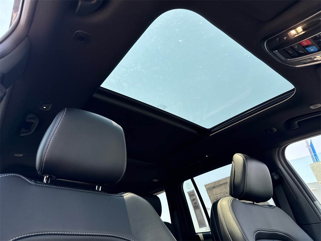 2025 Jeep Grand Cherokee Limited photo 13