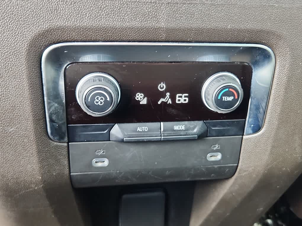 2023 Chevrolet Suburban LT photo 8