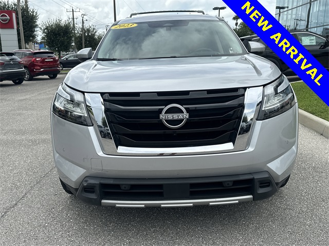 2023 Nissan Pathfinder Platinum photo 2