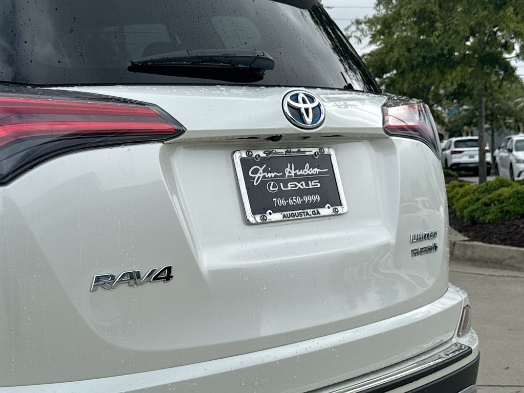 2017 Toyota RAV4 Hybrid Limited photo 4