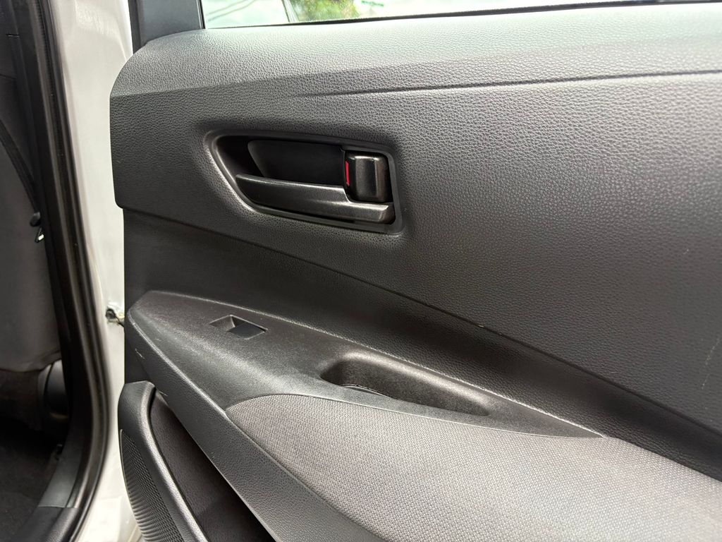 2022 Toyota Corolla LE photo 28