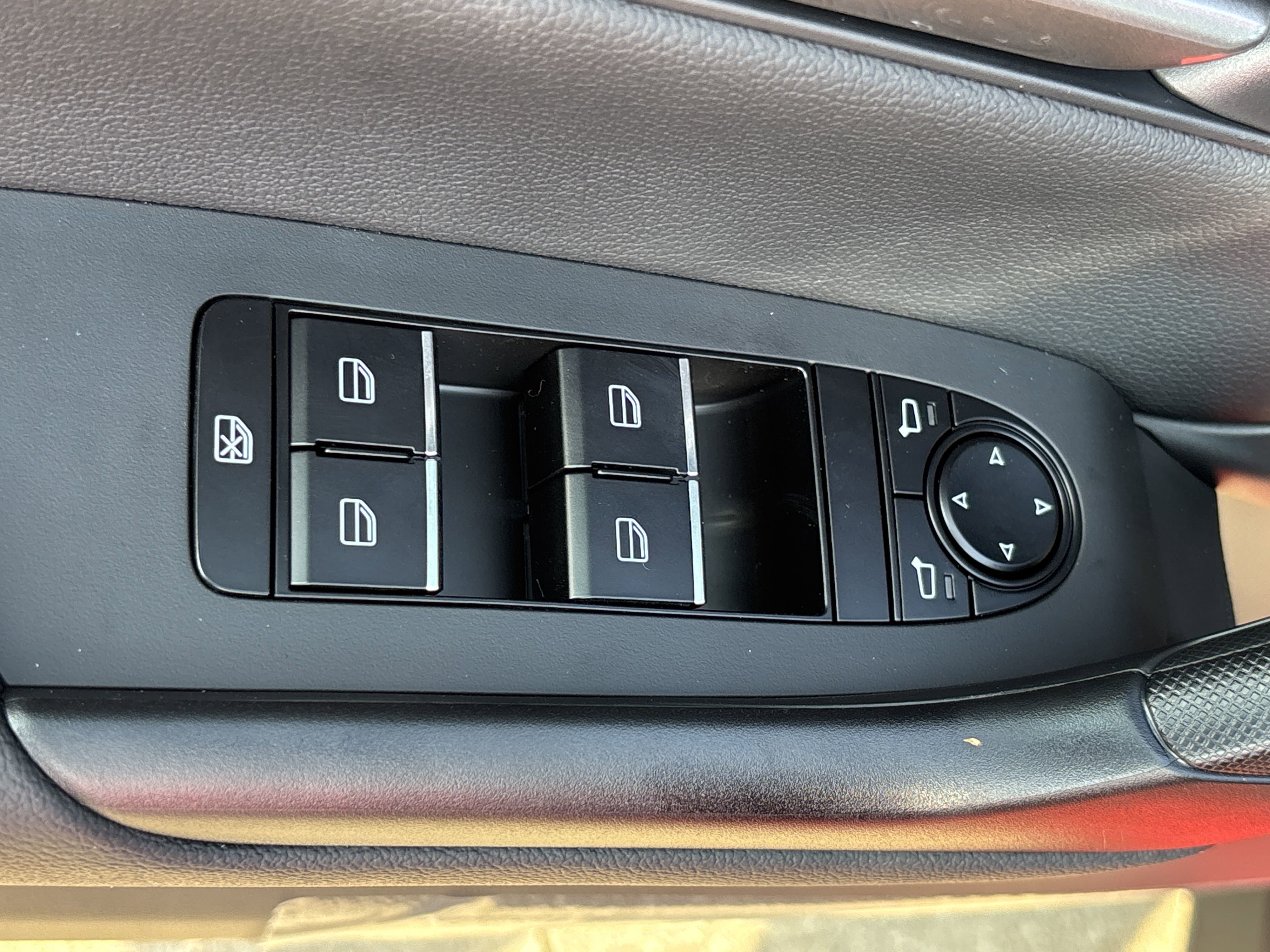 2025 Mazda CX-50 Preferred photo 3