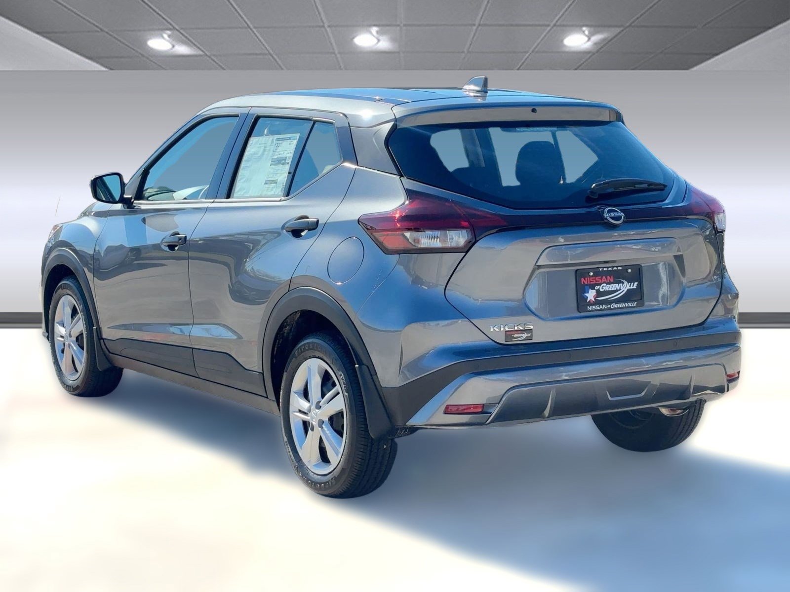 2025 Nissan Kicks Play S photo 3