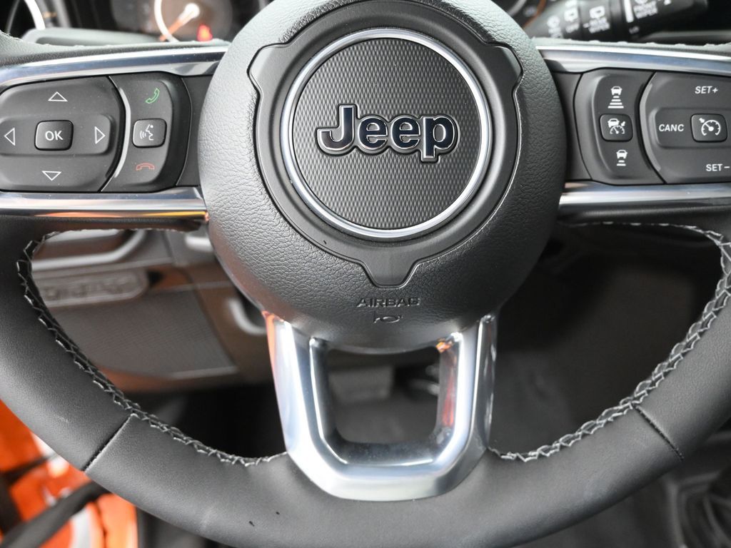 2025 Jeep Wrangler Sahara photo 12