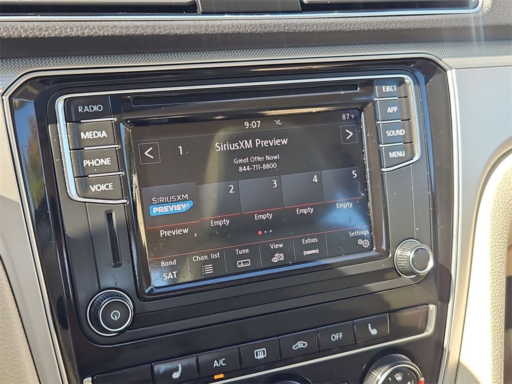 2019 Volkswagen Passat 2.0T Wolfsburg Edition photo 16