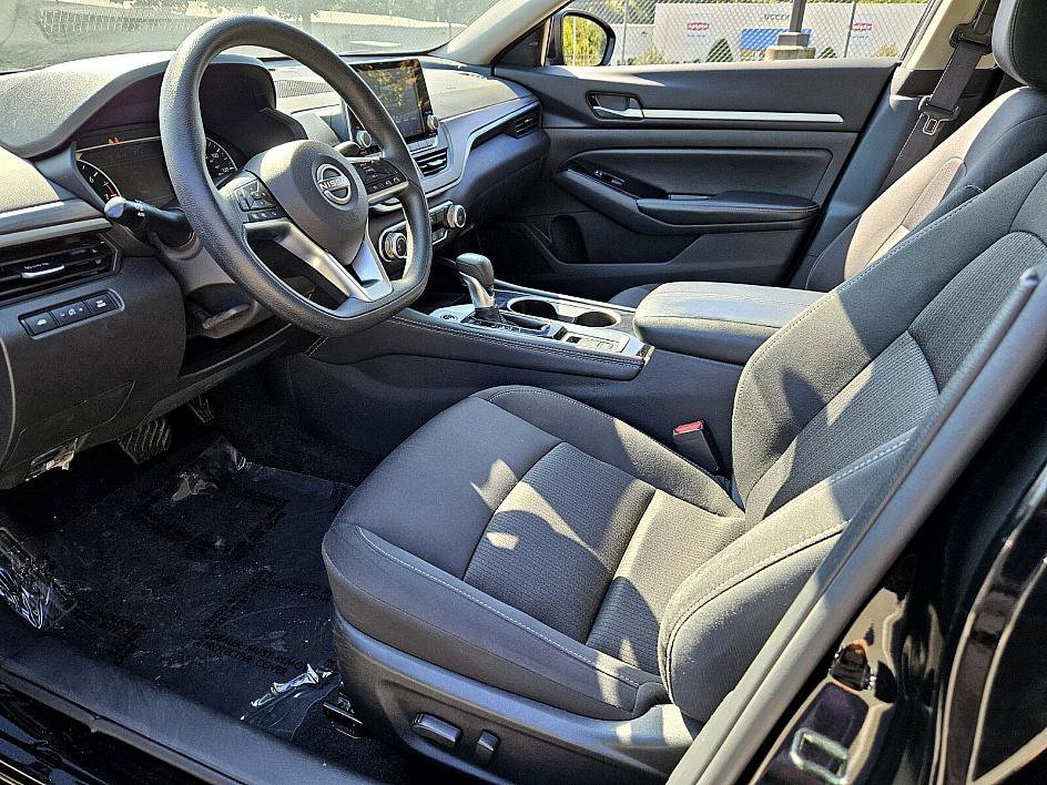 2023 Nissan Altima 2.5 SV photo 6