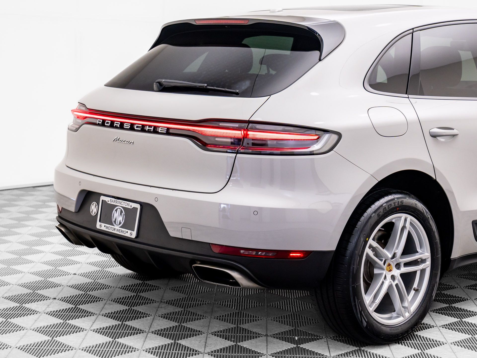 2021 Porsche Macan Base photo 27