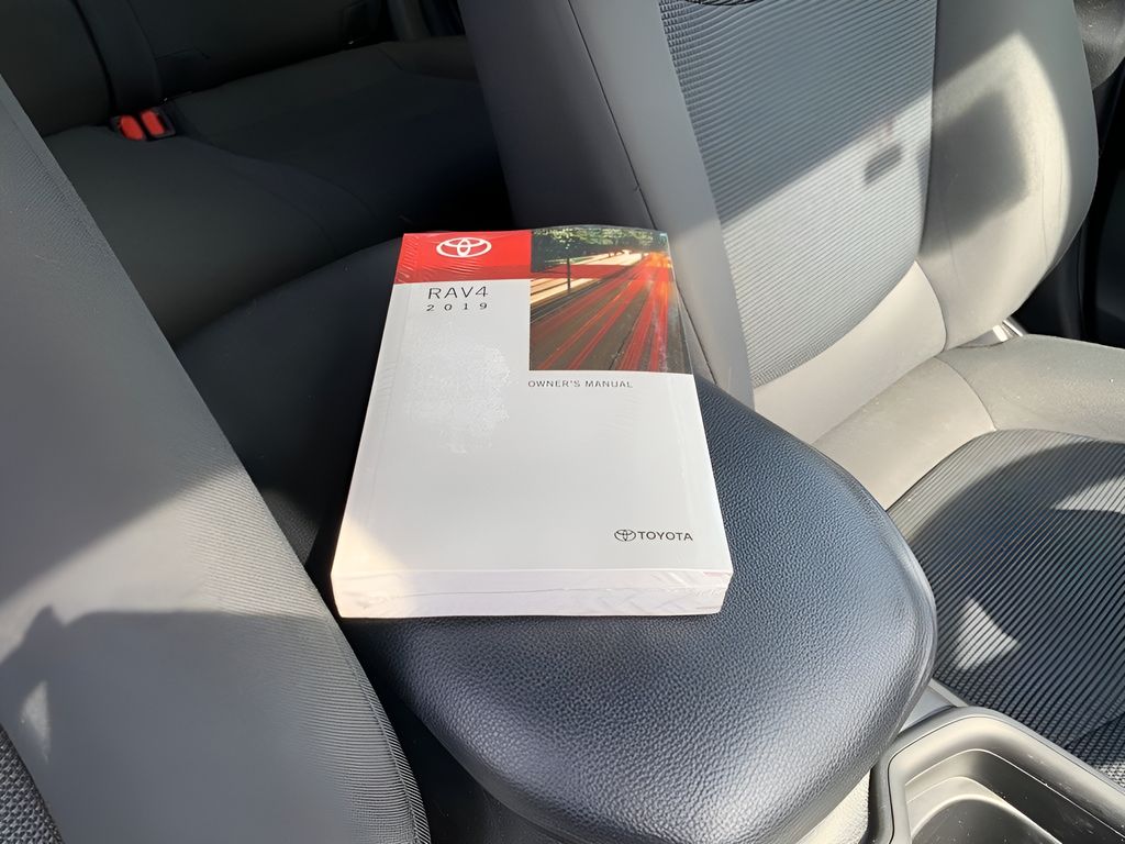 2019 Toyota RAV4 LE photo 29