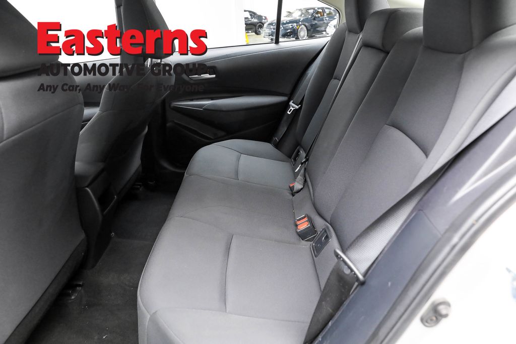 2021 Toyota Corolla LE photo 16