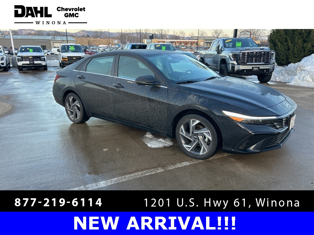 2025 Hyundai Elantra Limited's photo