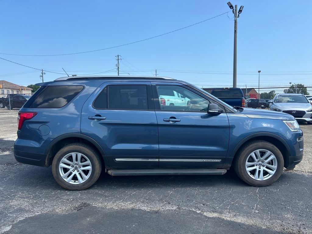 2019 Ford Explorer XLT photo 2