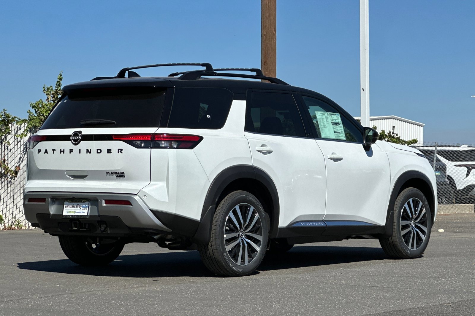 2025 Nissan Pathfinder Platinum photo 4