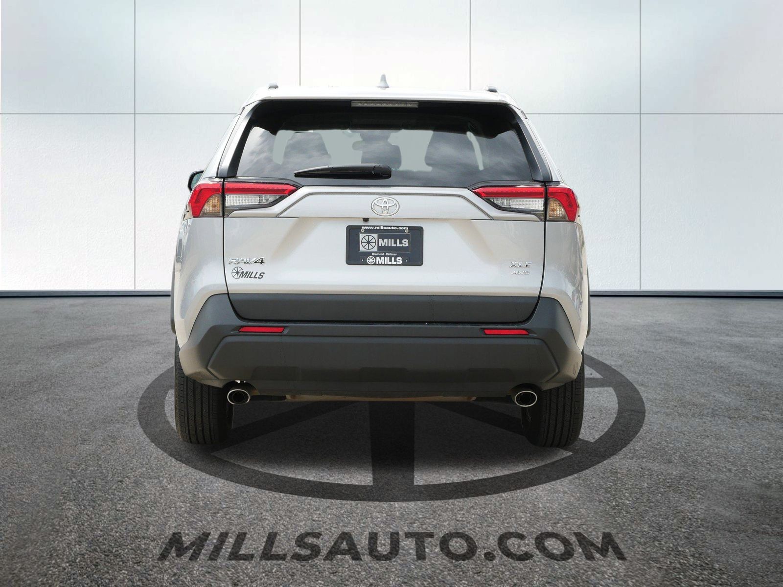2024 Toyota RAV4 XLE photo 2