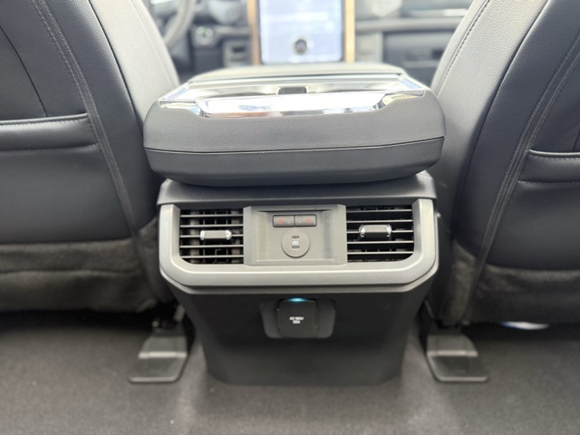 2025 Ford F-150 Lightning Lariat photo 31