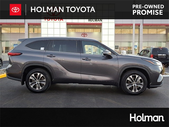 2022 Toyota Highlander XLE's photo