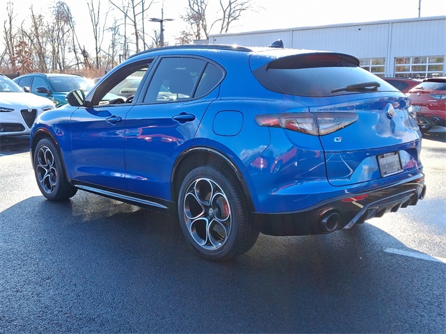 2024 Alfa Romeo Stelvio Ti photo 3