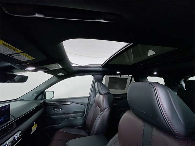 2025 Honda Pilot Black Edition photo 5