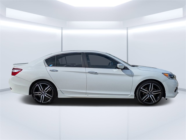 2016 Honda Accord Sport photo 2