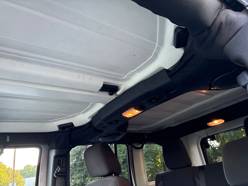 2013 Jeep Wrangler Unlimited Sahara photo 20