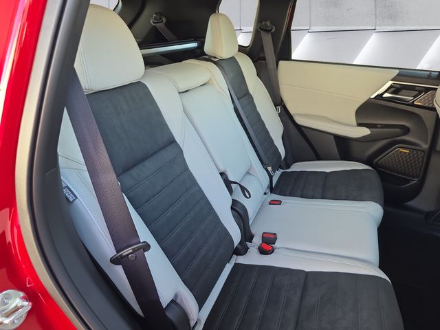 2025 Mitsubishi Outlander SE photo 15