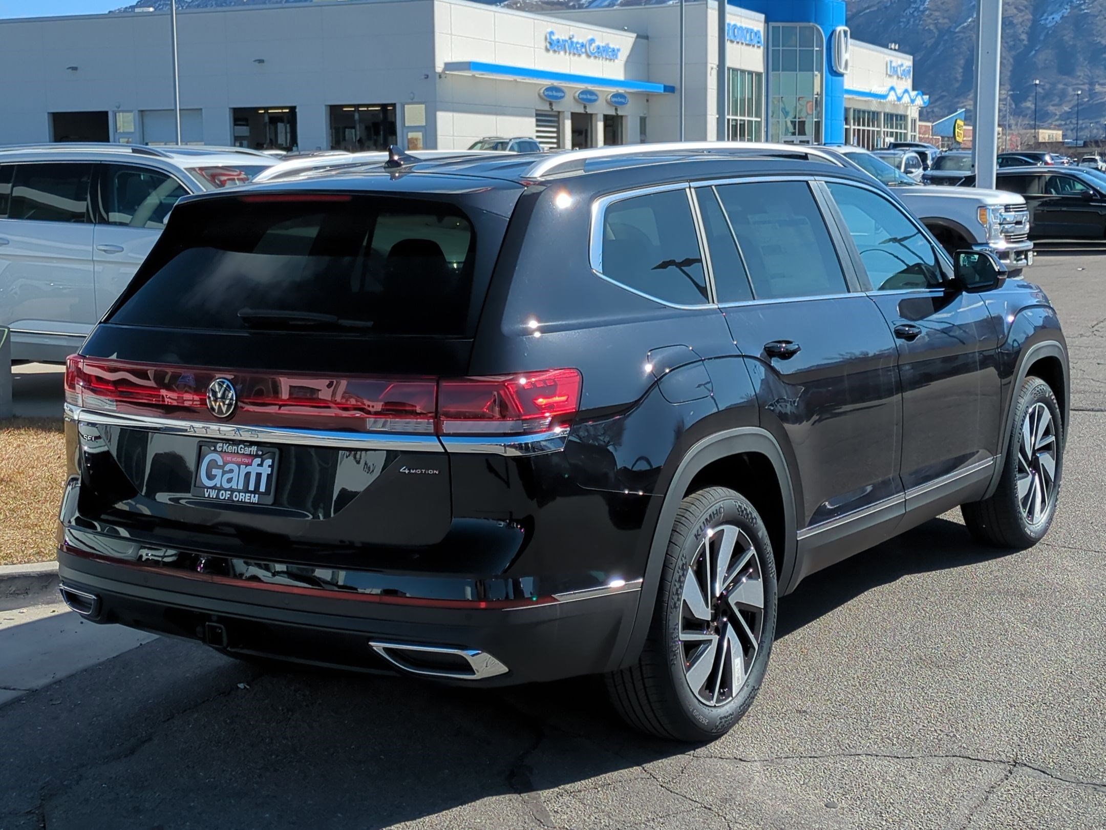 2025 Volkswagen Atlas SEL photo 3