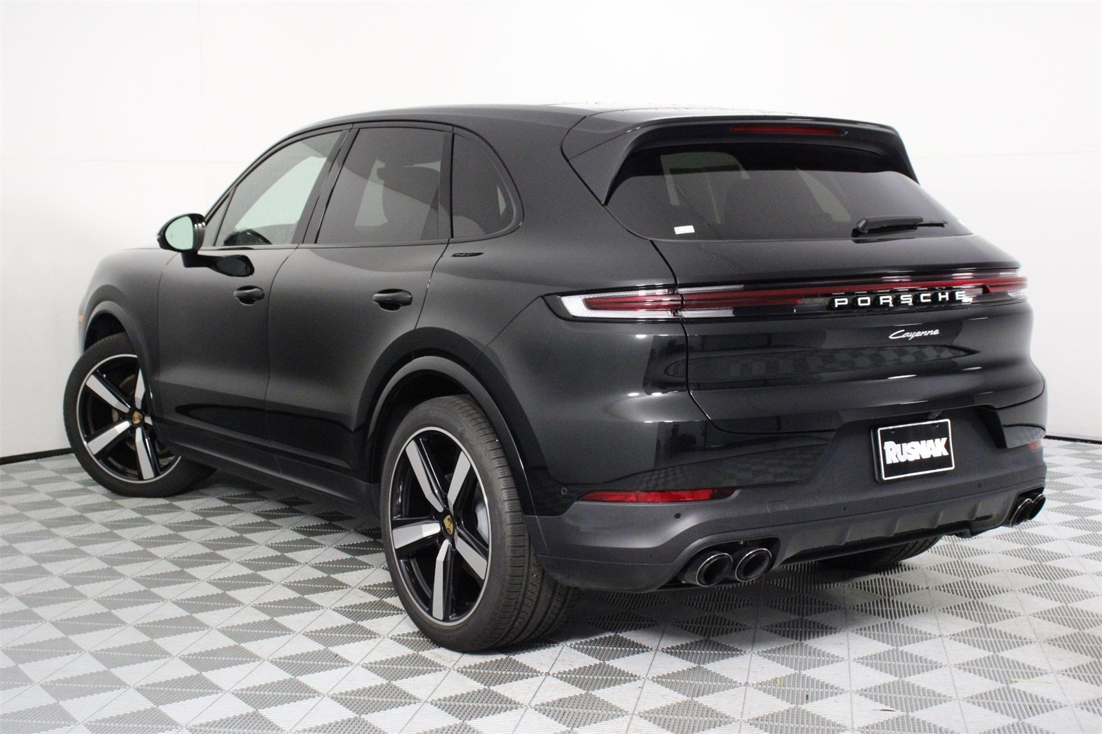 2025 Porsche Cayenne photo 2