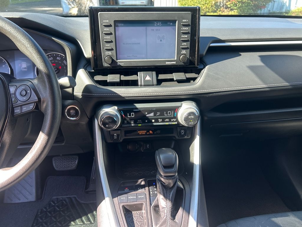 2021 Toyota RAV4 XLE photo 10