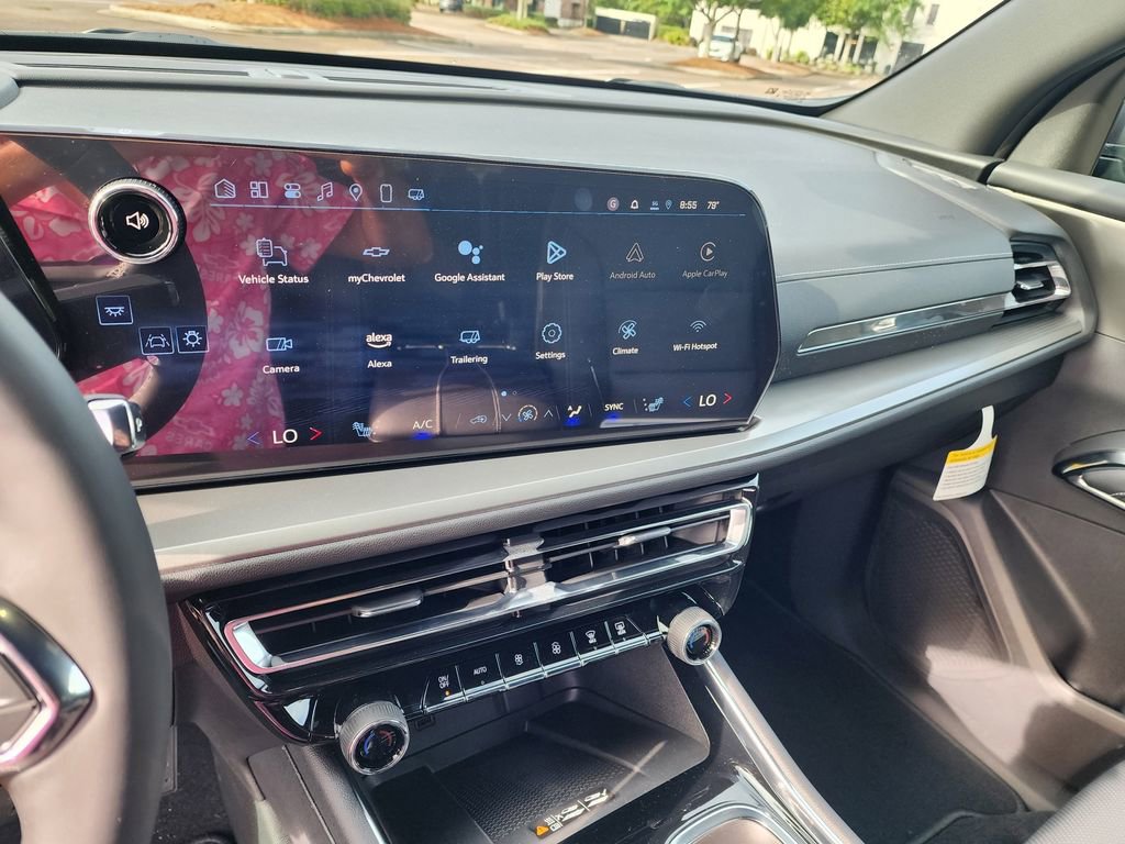 2025 Chevrolet Traverse photo 12