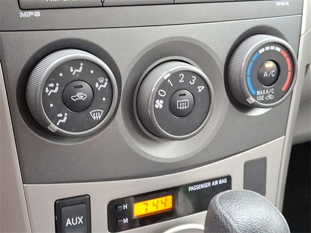 2011 Toyota Corolla LE photo 22