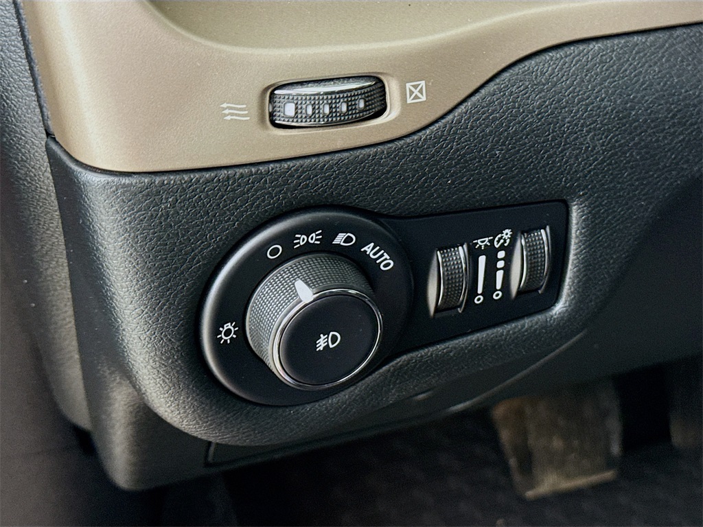 2016 Jeep Cherokee Latitude photo 13