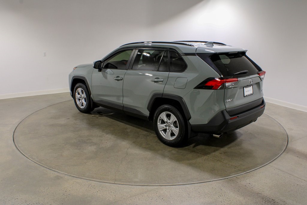 2020 Toyota RAV4 XLE photo 3