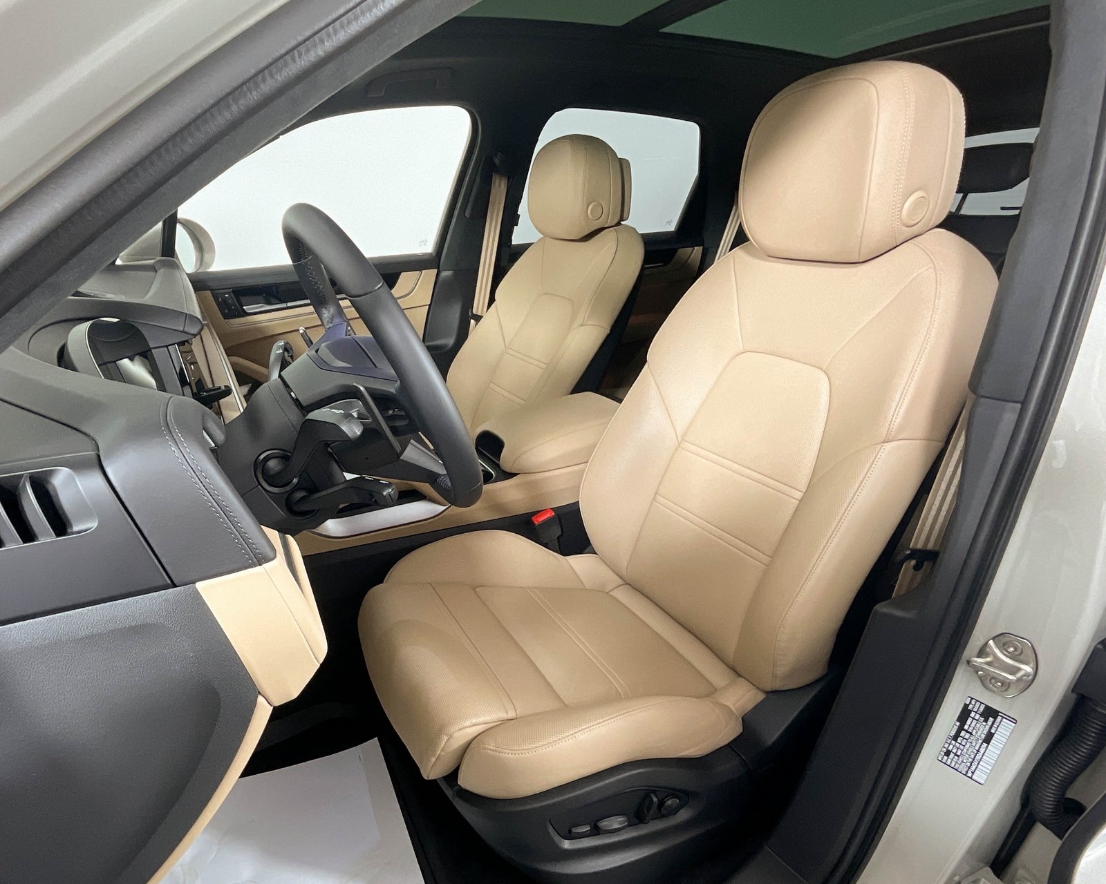 2024 Porsche Cayenne Turbo E-Hybrid photo 5