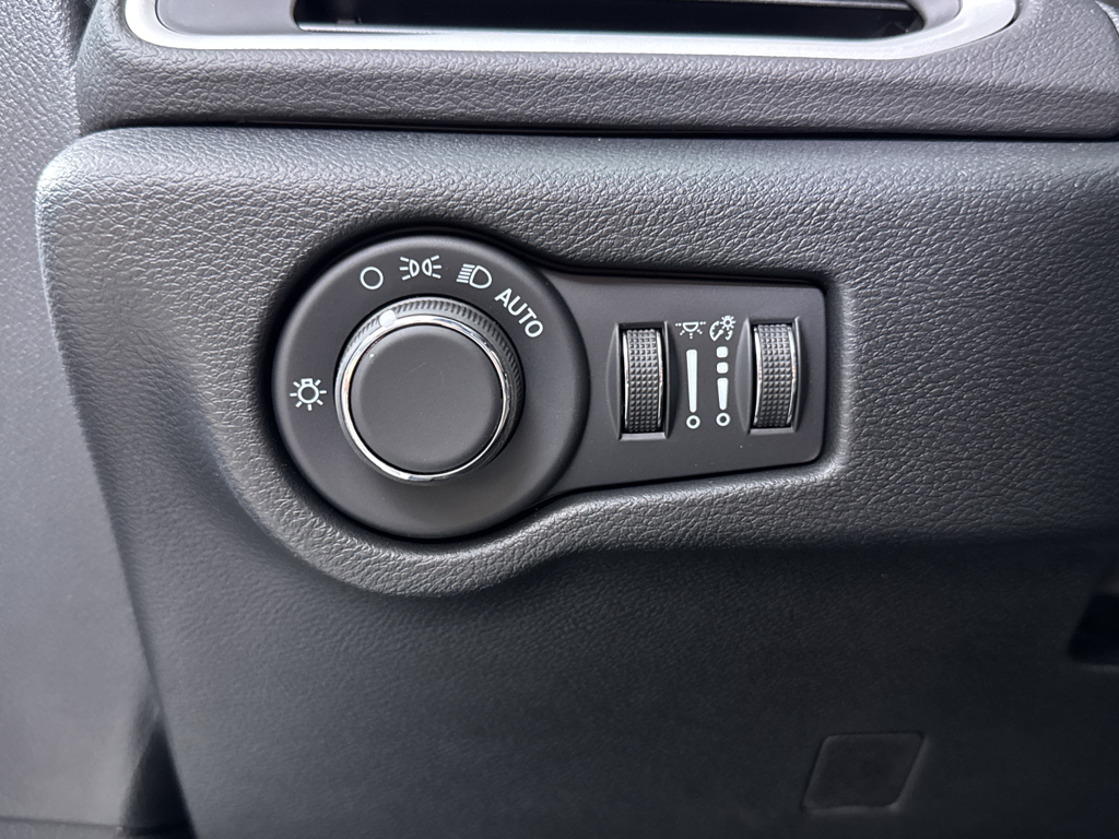 2026 Chrysler Voyager LX photo 25