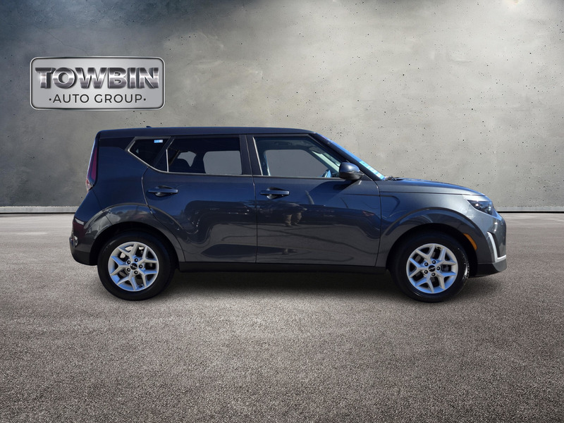 2023 Kia Soul LX S photo 3