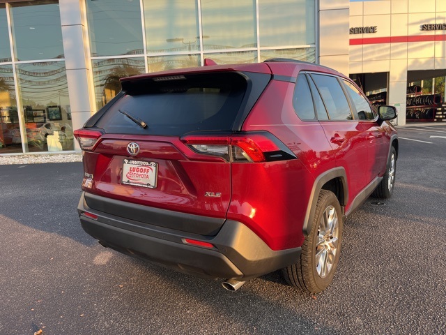 2019 Toyota RAV4 XLE Premium photo 2
