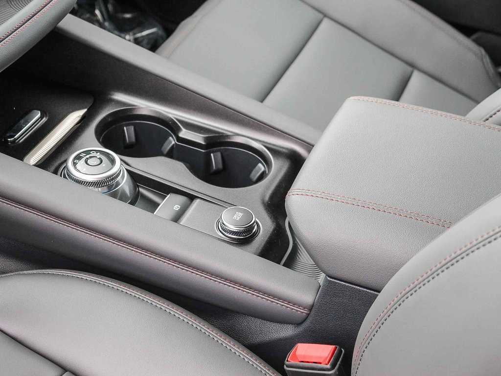 2025 Ford Explorer photo 13