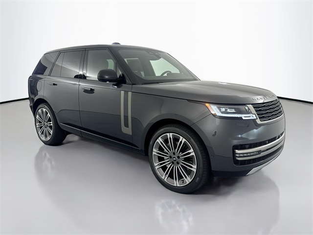 2025 Land Rover Range Rover SE photo 3