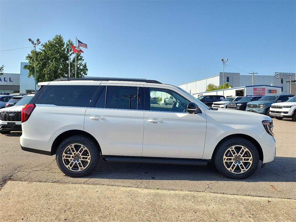 2025 Ford Expedition photo 5