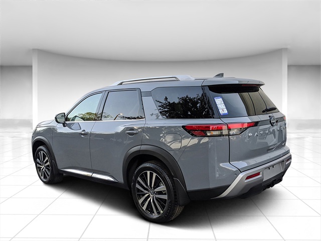 2025 Nissan Pathfinder Platinum photo 3