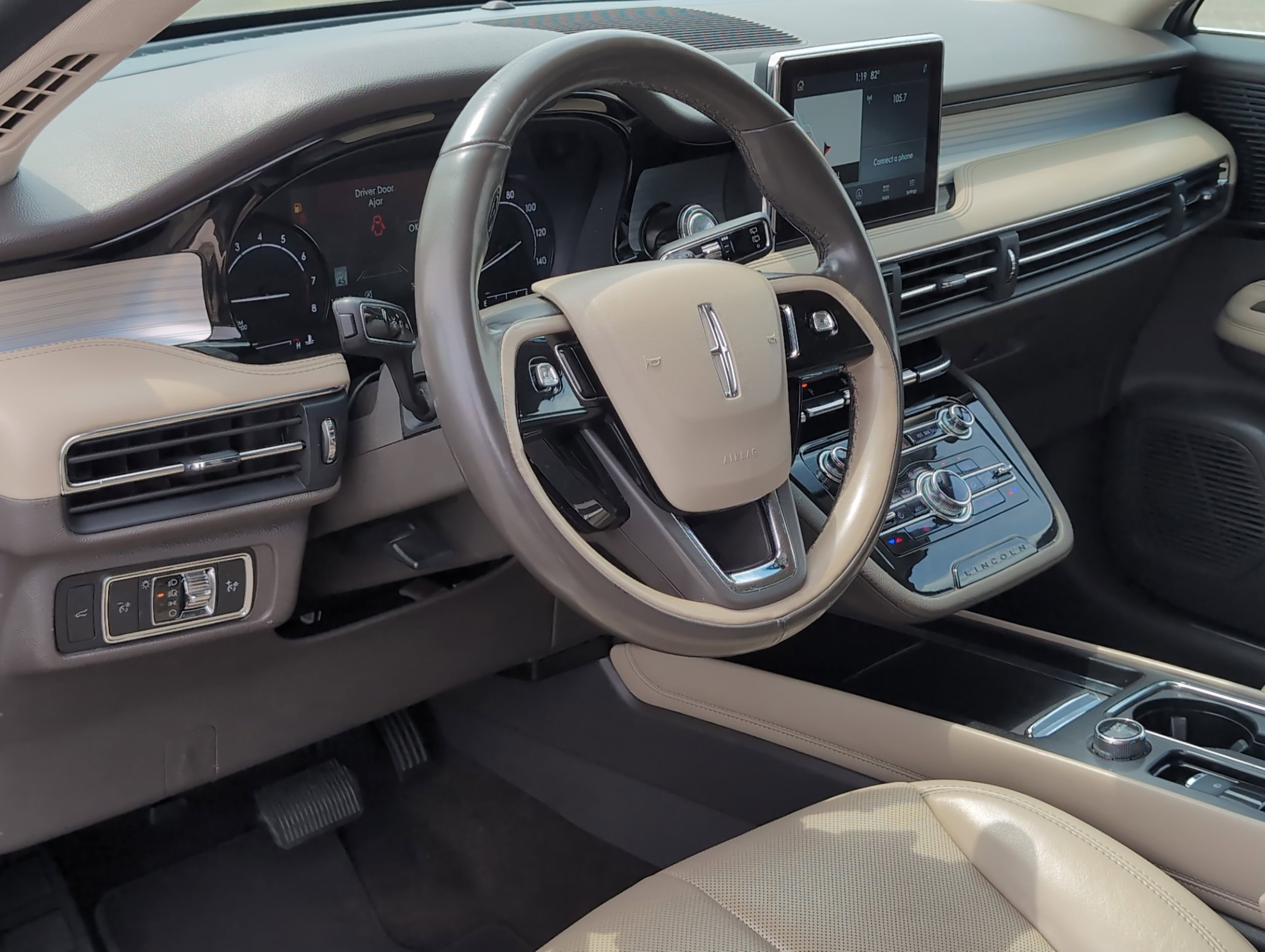 2020 Lincoln Corsair Standard photo 14