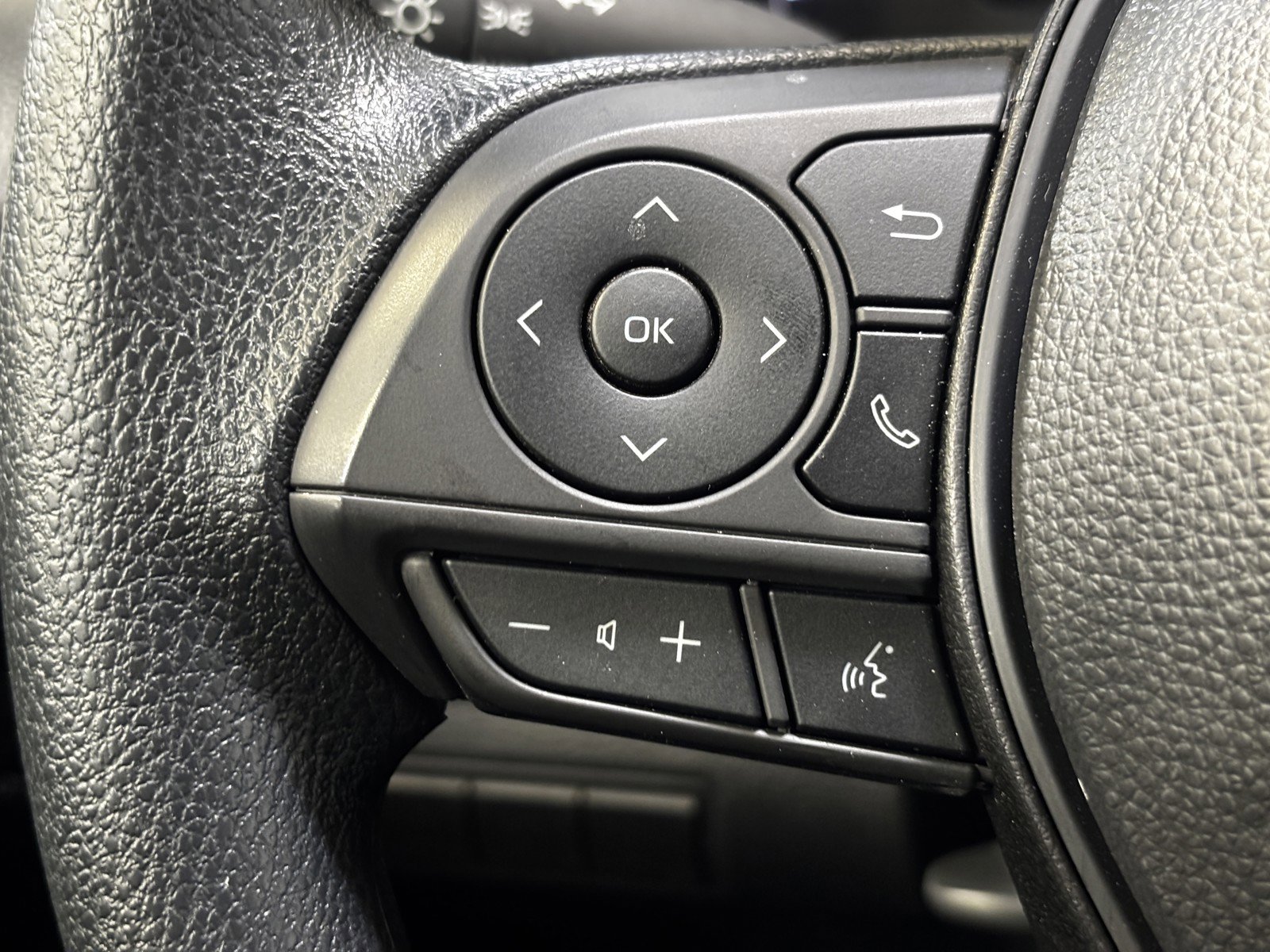 2025 Toyota Corolla LE photo 17