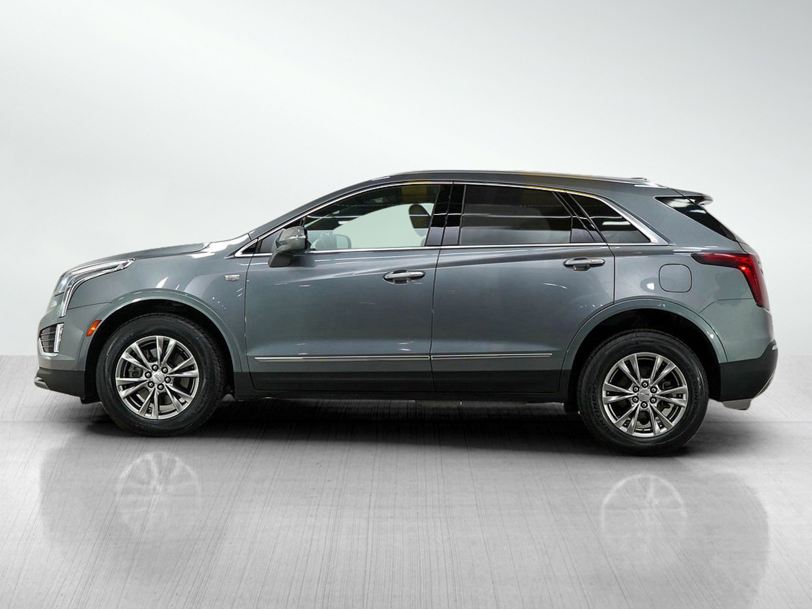 Used 2022 Cadillac XT5 Premium Luxury with VIN 1GYKNDRS7NZ111390 for sale in Burnsville, Minnesota